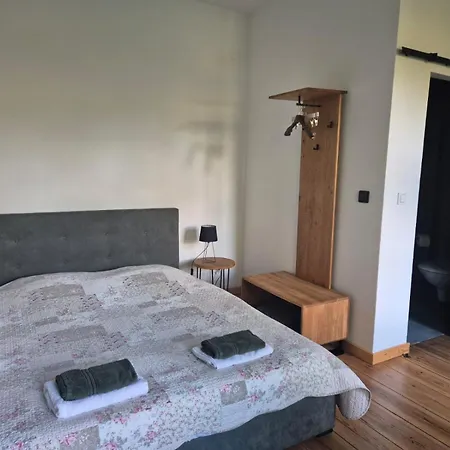 Klonówka Gospodarstwo agroturystyczne *